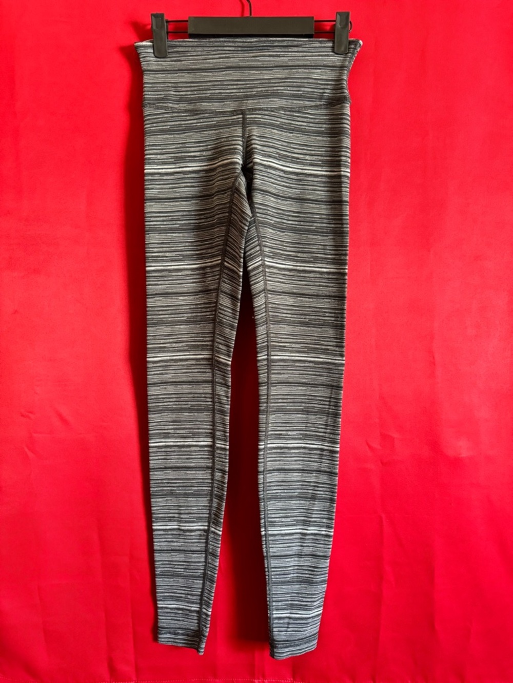 #406-🍋Lululemon Gray/White/Black Striped Leggings Size 4